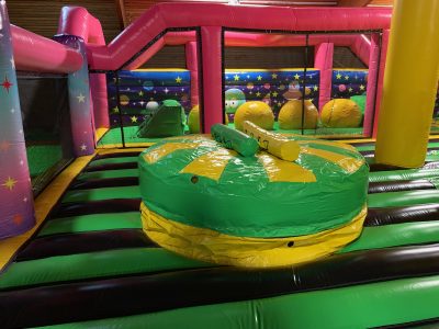 Inflatable Parks - arena gladiatoren opblaasbaar speeltoestel